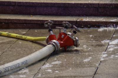 Stuttgart: Silvesterboeller setzt Muelltonne in Brand